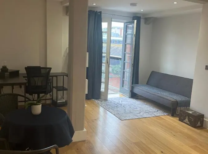 Huller And Cheese Warehouse דירה