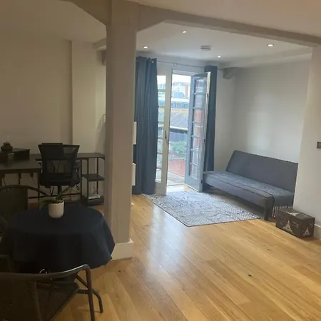 Huller And Cheese Warehouse Appartement